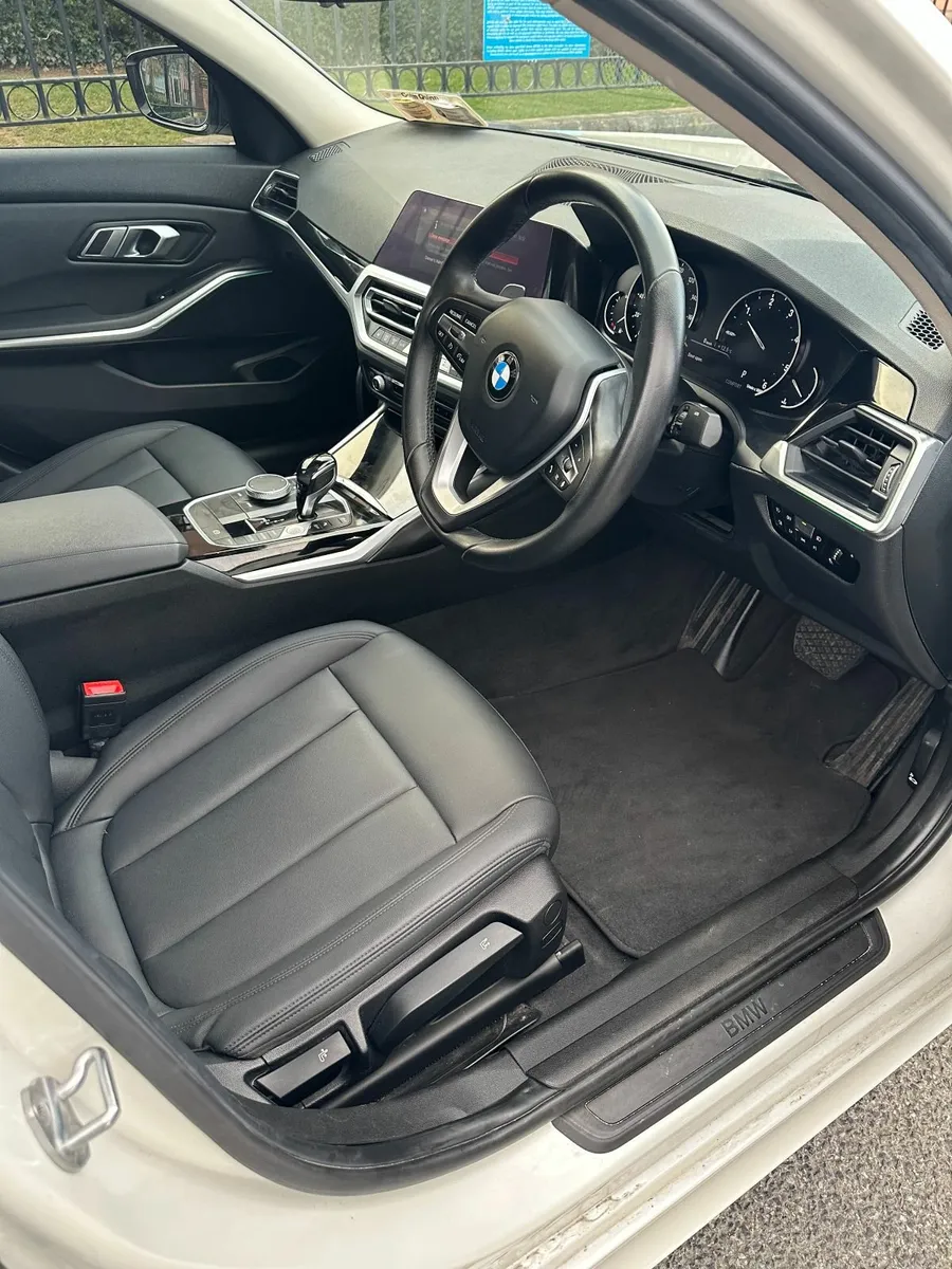 BMW 3-Series 2020 - Image 4