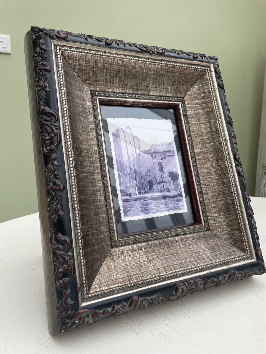 Ornate picture frame - Image 1