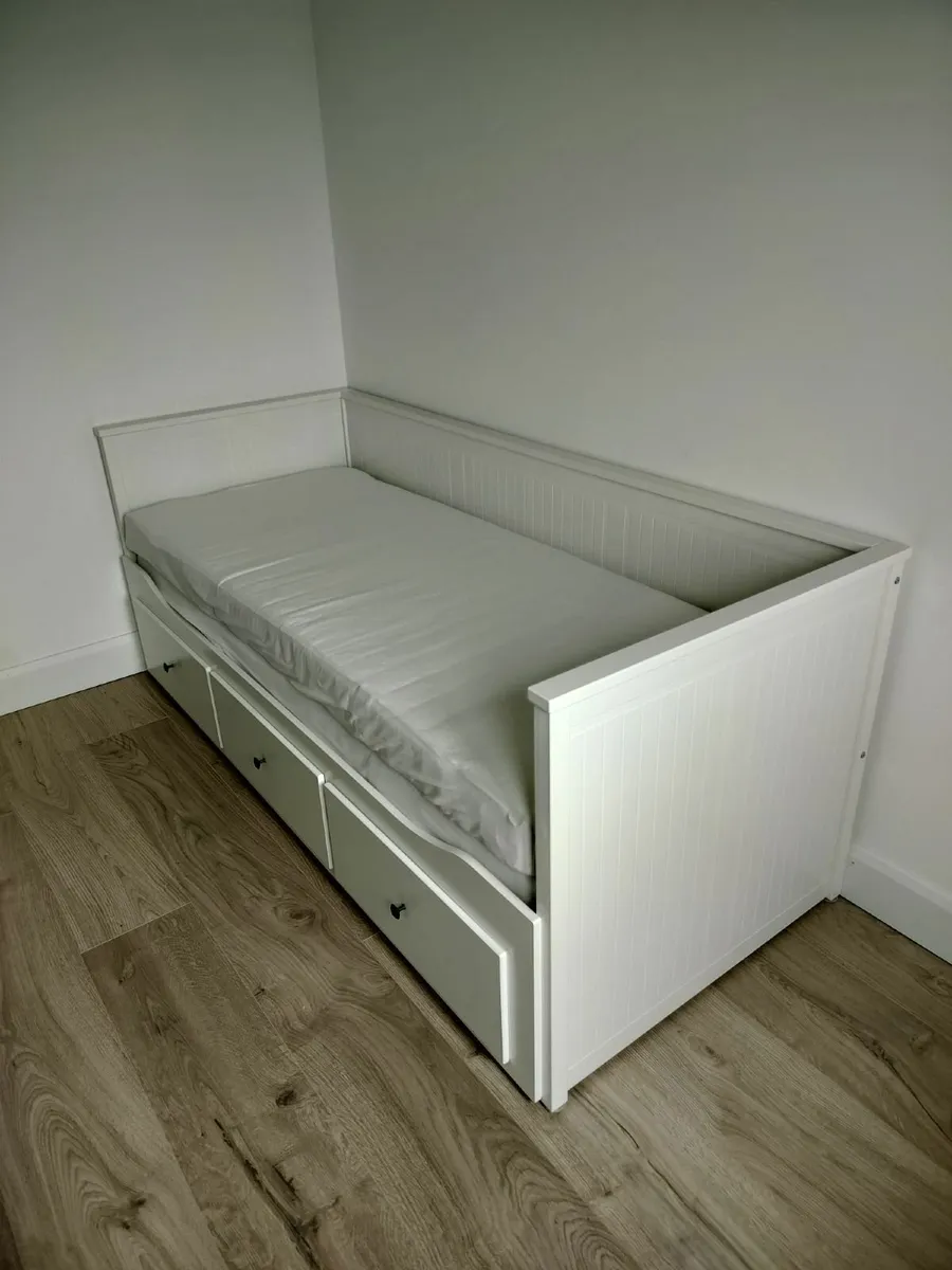 Daybed with premium mattresses for sale - Image 2