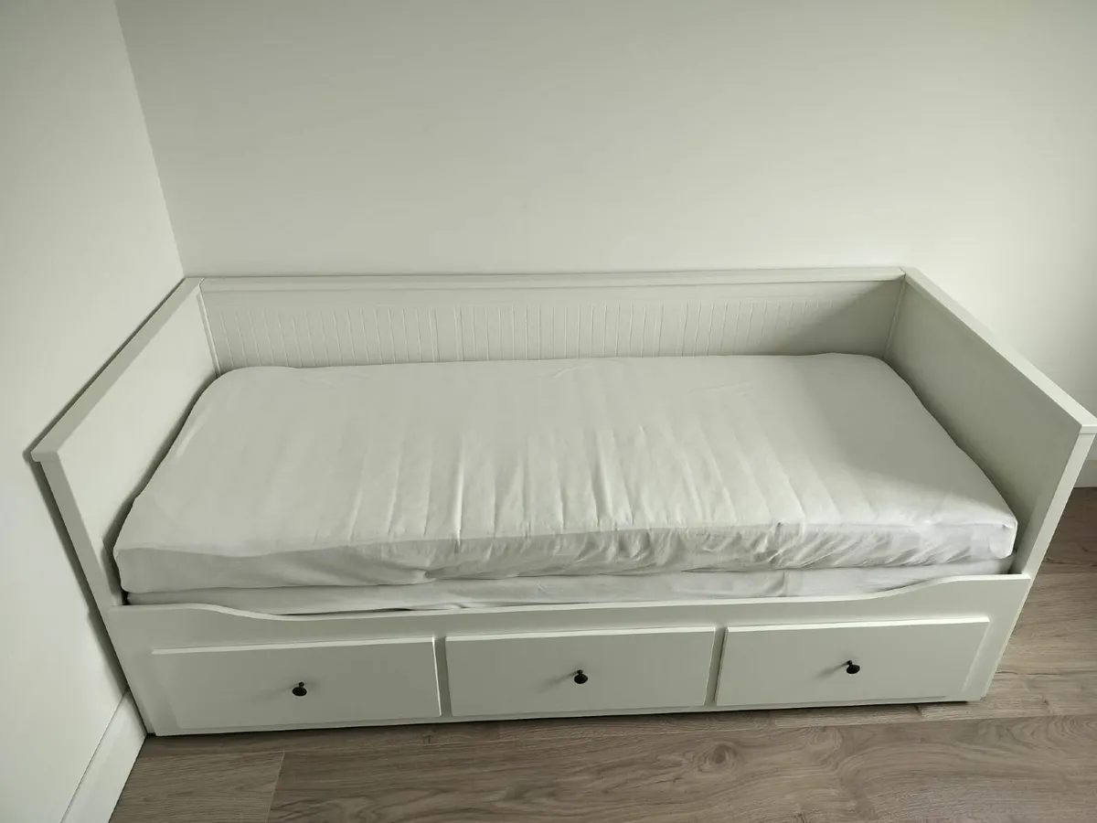 Daybed with premium mattresses for sale - Image 3