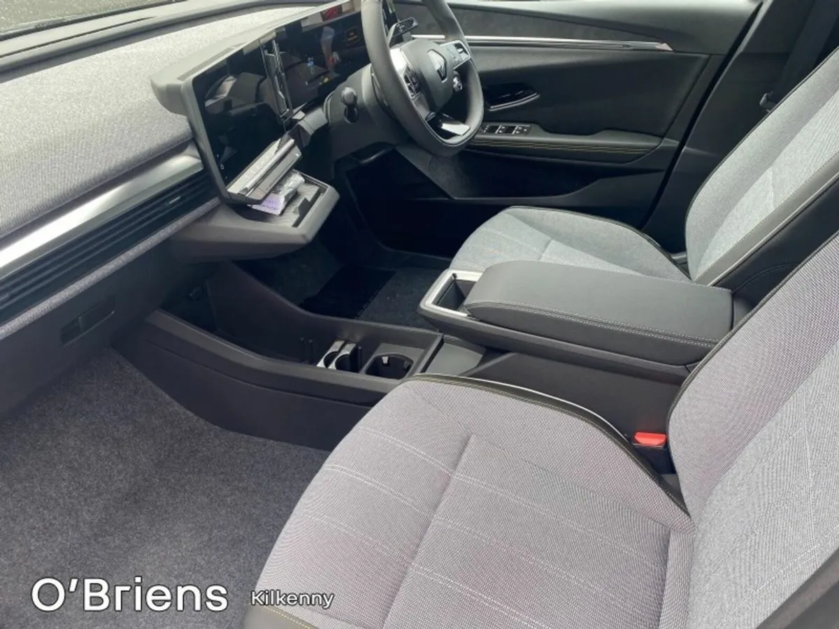 Renault Megane E-Tech TECHNO 60 KW 220 BHP 5DR - 1 - Image 4