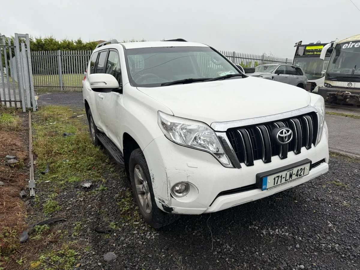 2017 Toyota Landcruiser 2.8d NEEDS ENGINE - Image 2