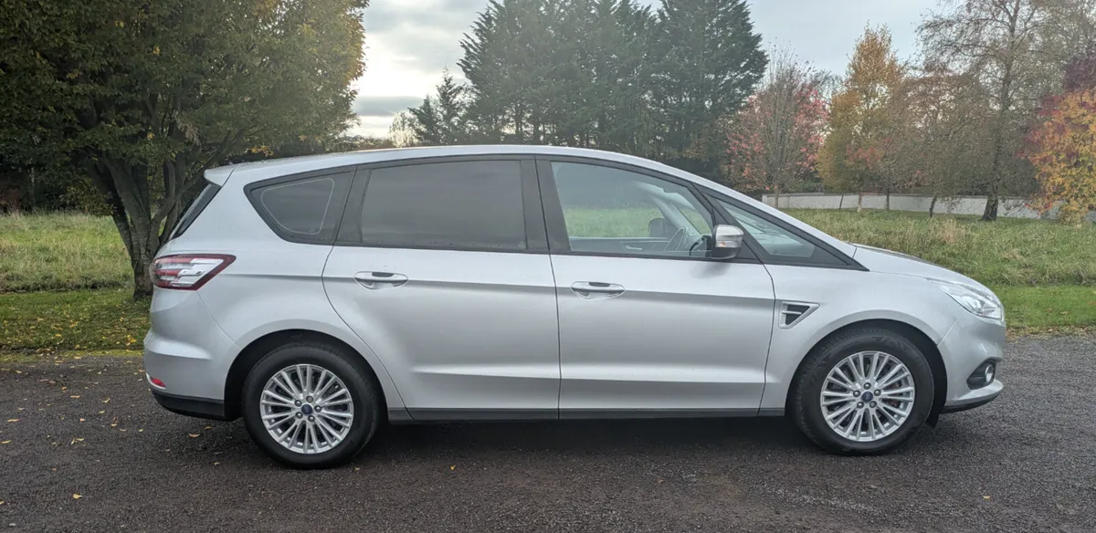 Ford S-Max Zetec/ 7 seats/NEW NCT 09/27 - Image 4
