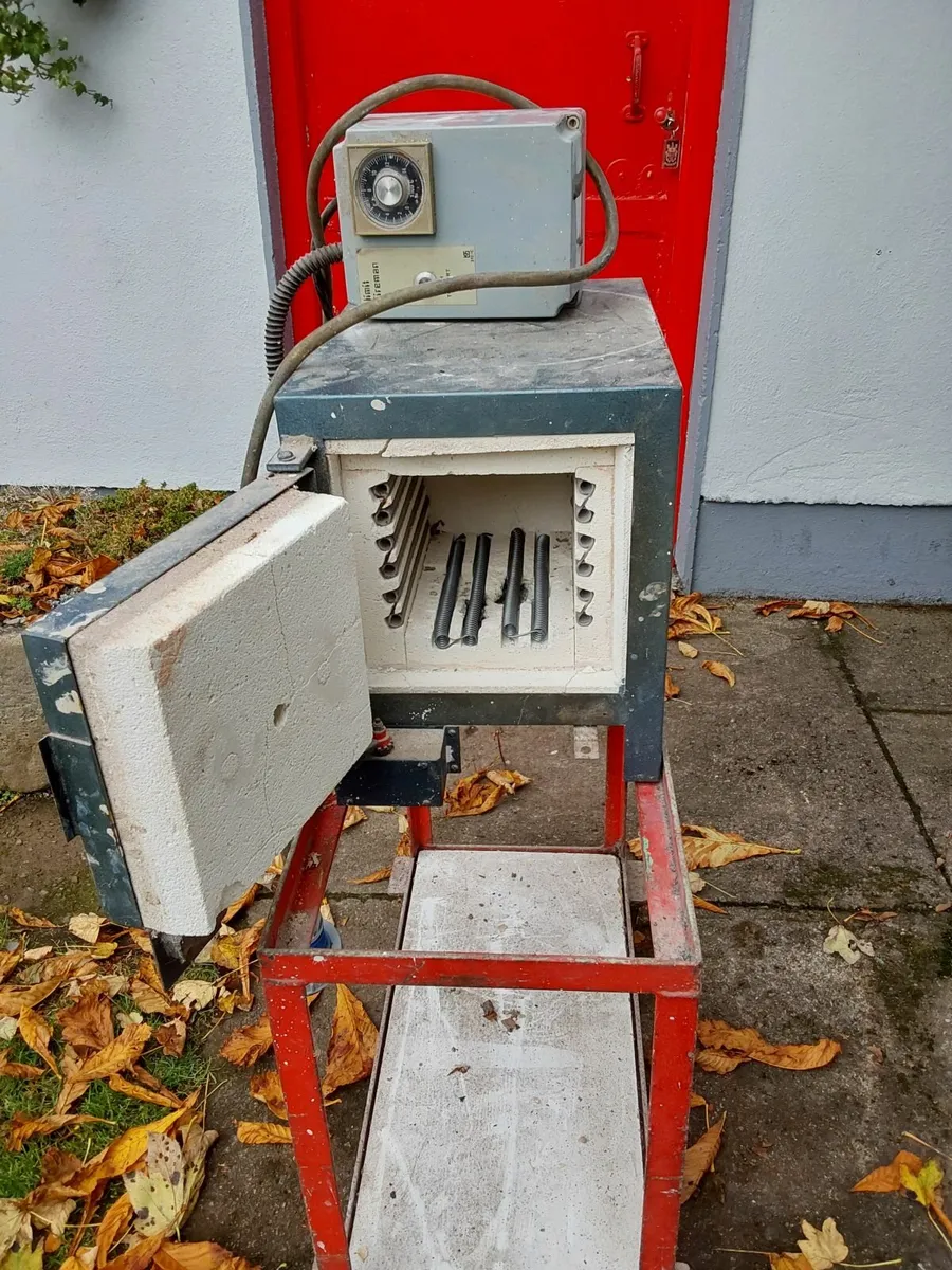 Small pottery kiln - Image 3