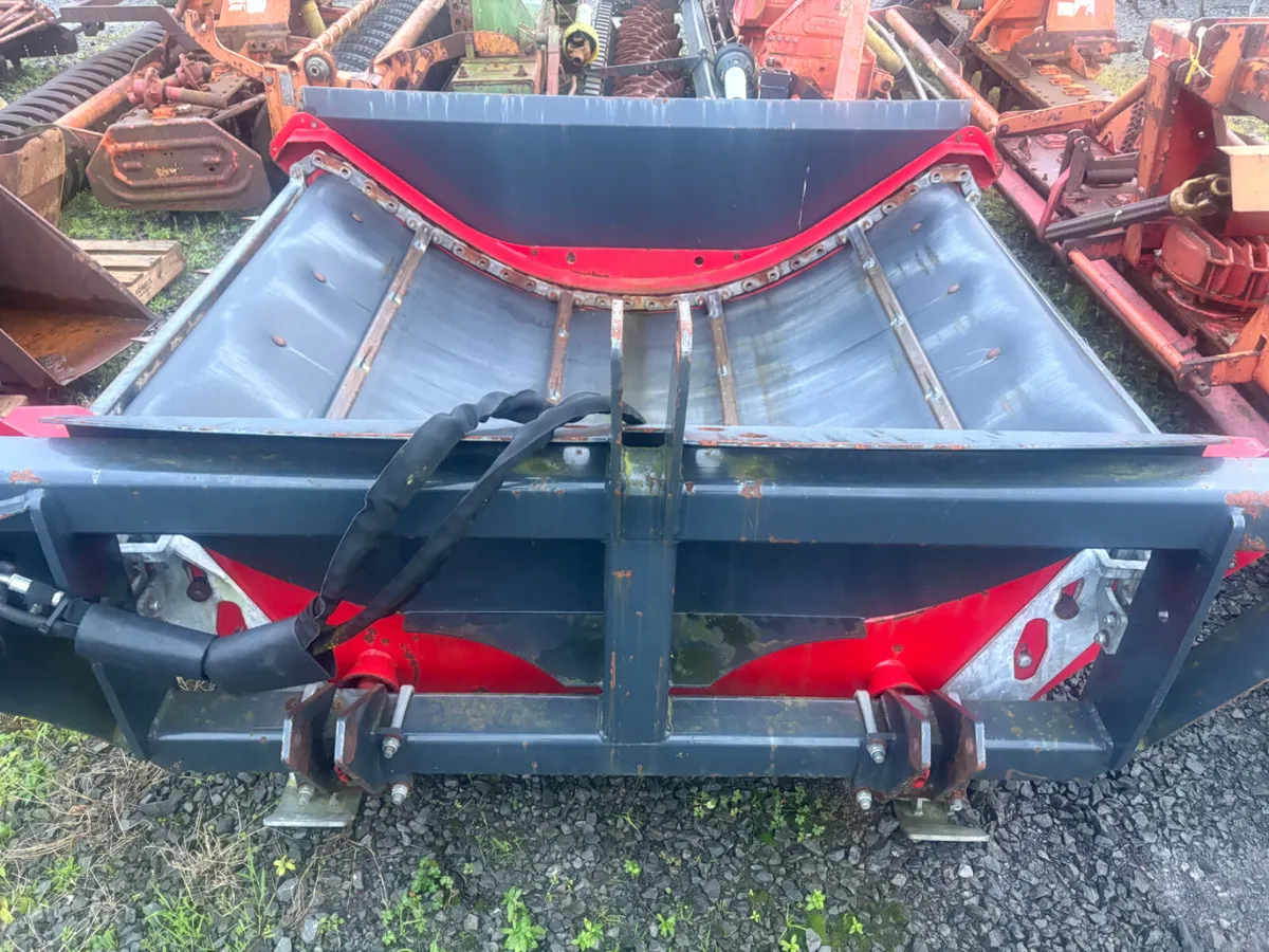 Nugent Bale Feeder - Image 2