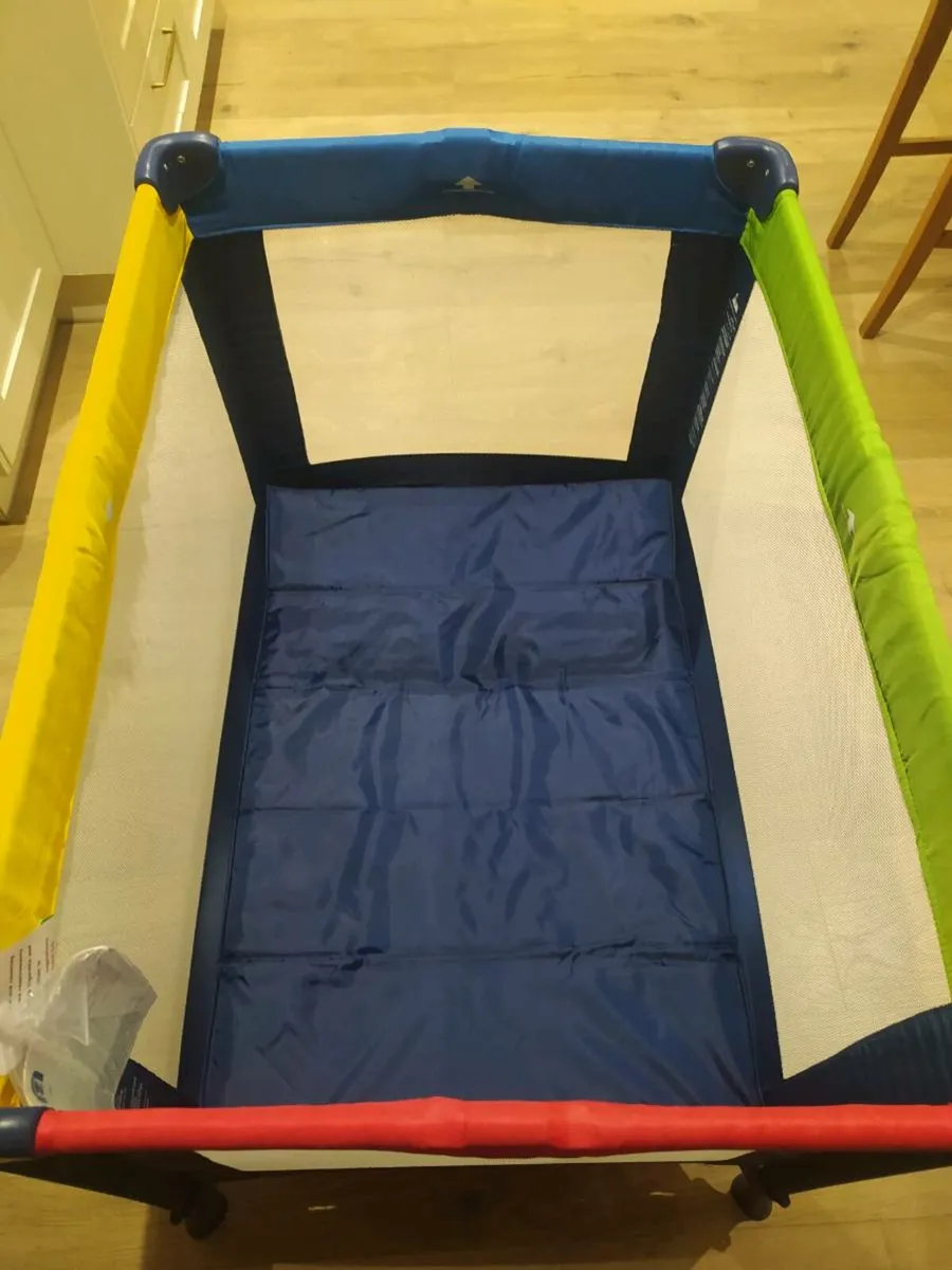 Travel cot - Image 2