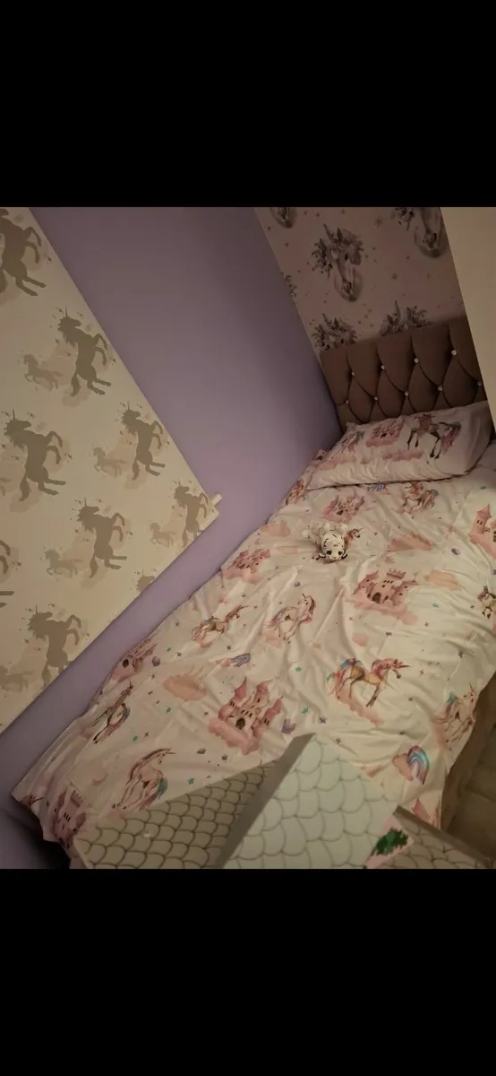 2 Pink crushed velvet single Beds - Image 1