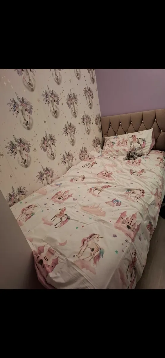 2 Pink crushed velvet single Beds - Image 2