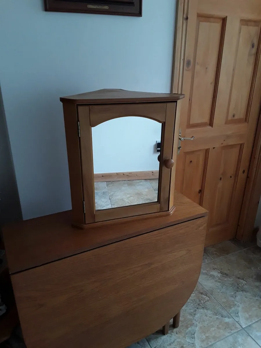 Good condition bathroom wall unit mirrored door - Image 3