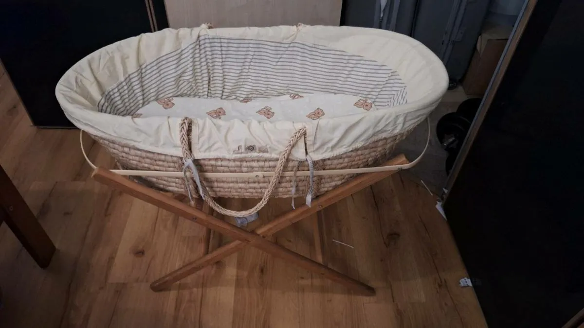 Newborn baby wicker bed - Image 1