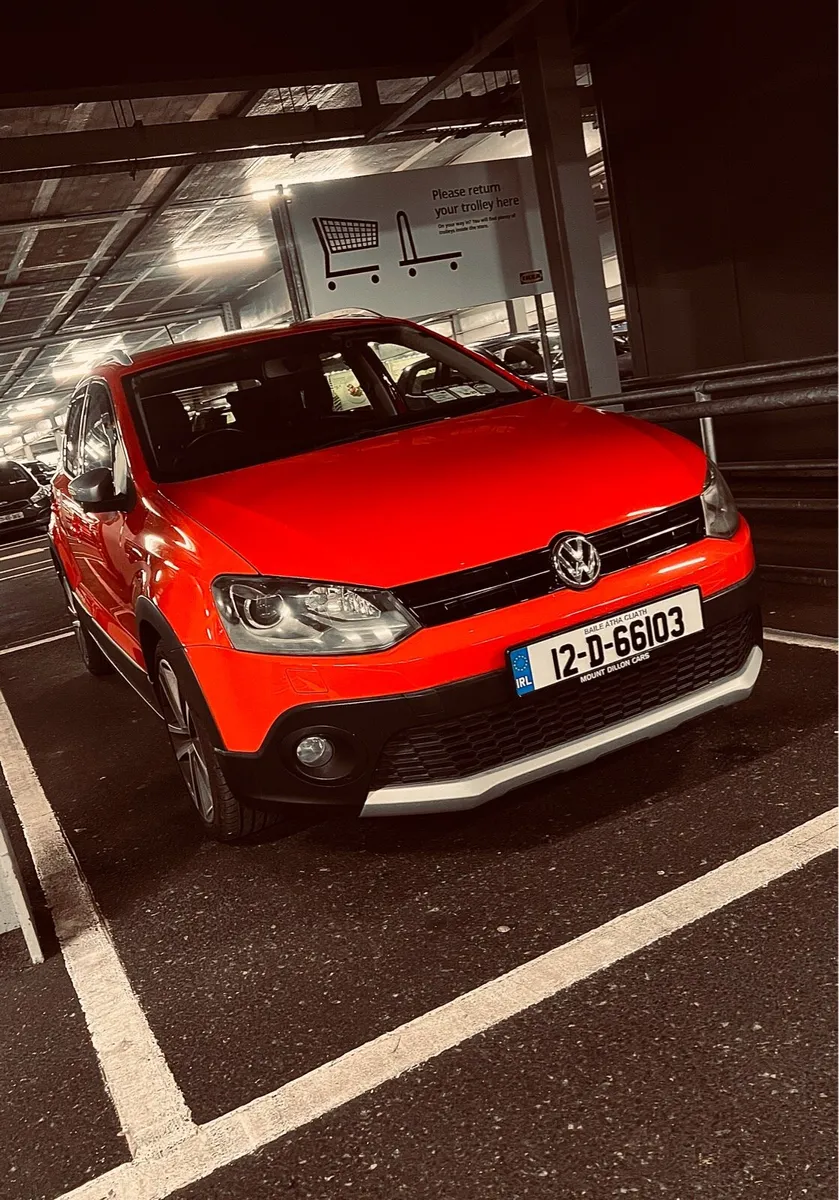 Volkswagen Polo CROSS **AUTOMATIC** - Image 1