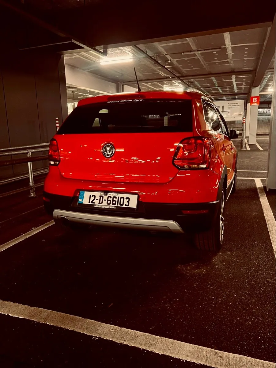 Volkswagen Polo CROSS **AUTOMATIC** - Image 2
