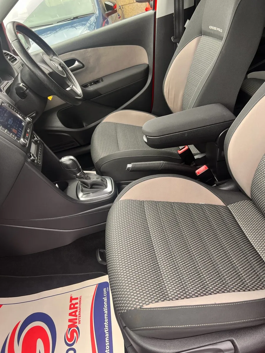 Volkswagen Polo CROSS **AUTOMATIC** - Image 3