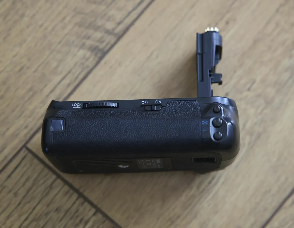 Meike Grip for Canon 70D Camera - Image 4