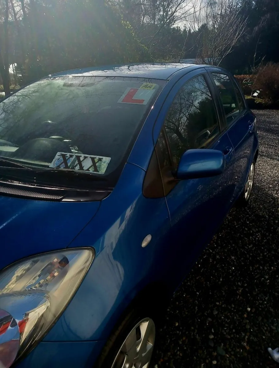 Toyota Yaris 2009 - Image 2