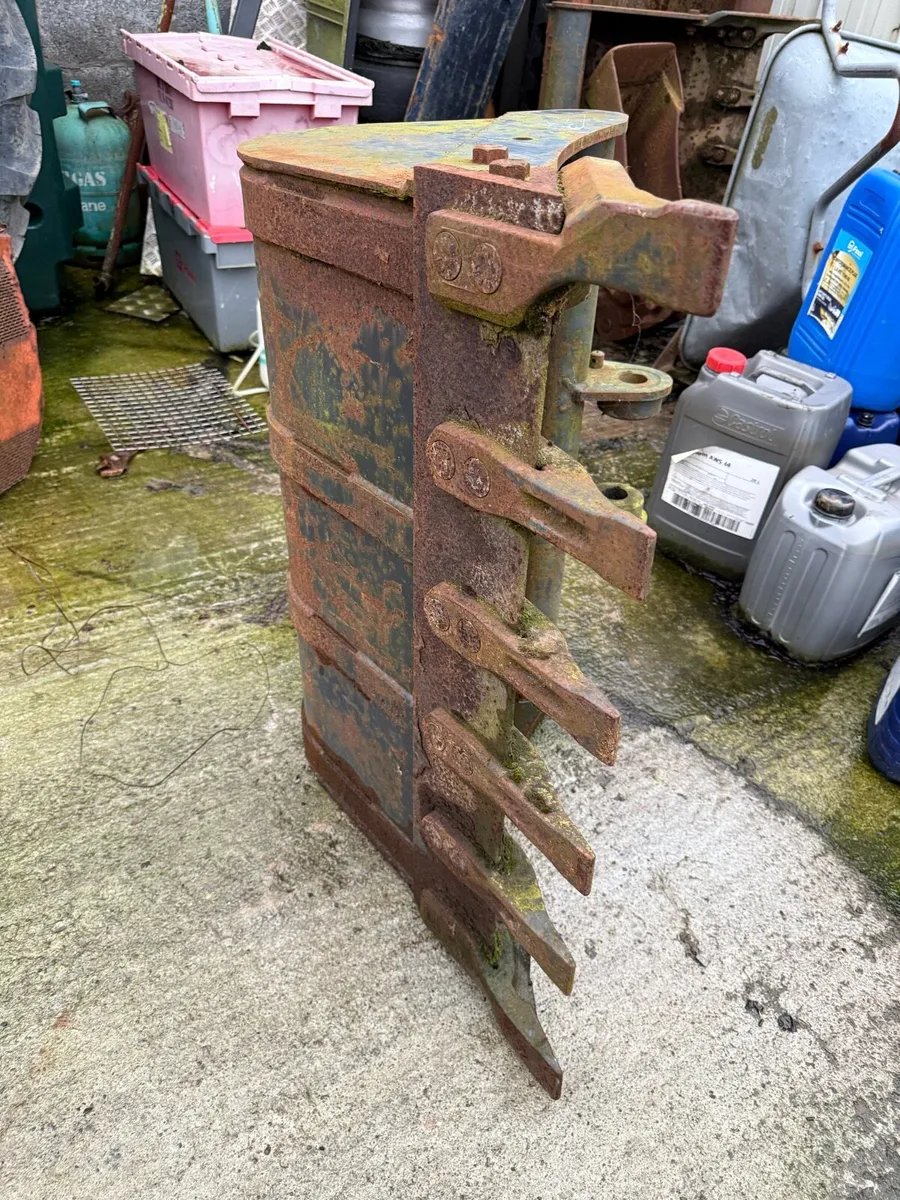 Kubota buckets and spare parts - Image 1