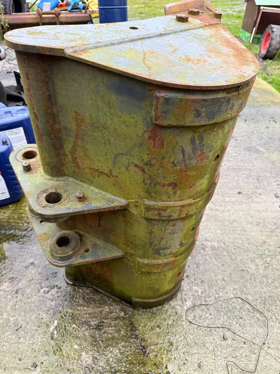 Kubota buckets and spare parts - Image 2