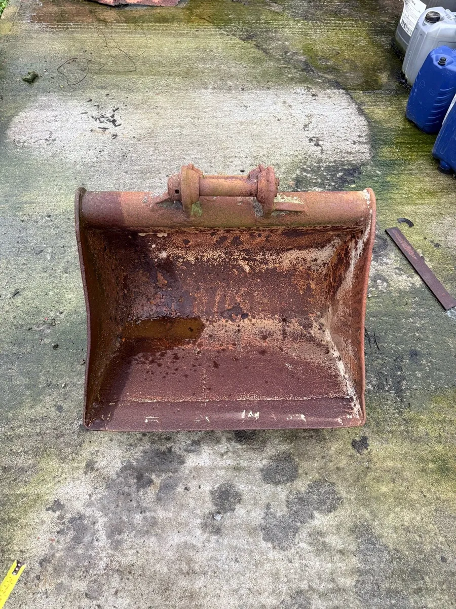 Kubota buckets and spare parts - Image 4