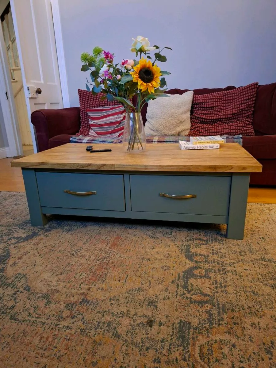 Solid oak coffee table with painted base - Image 1