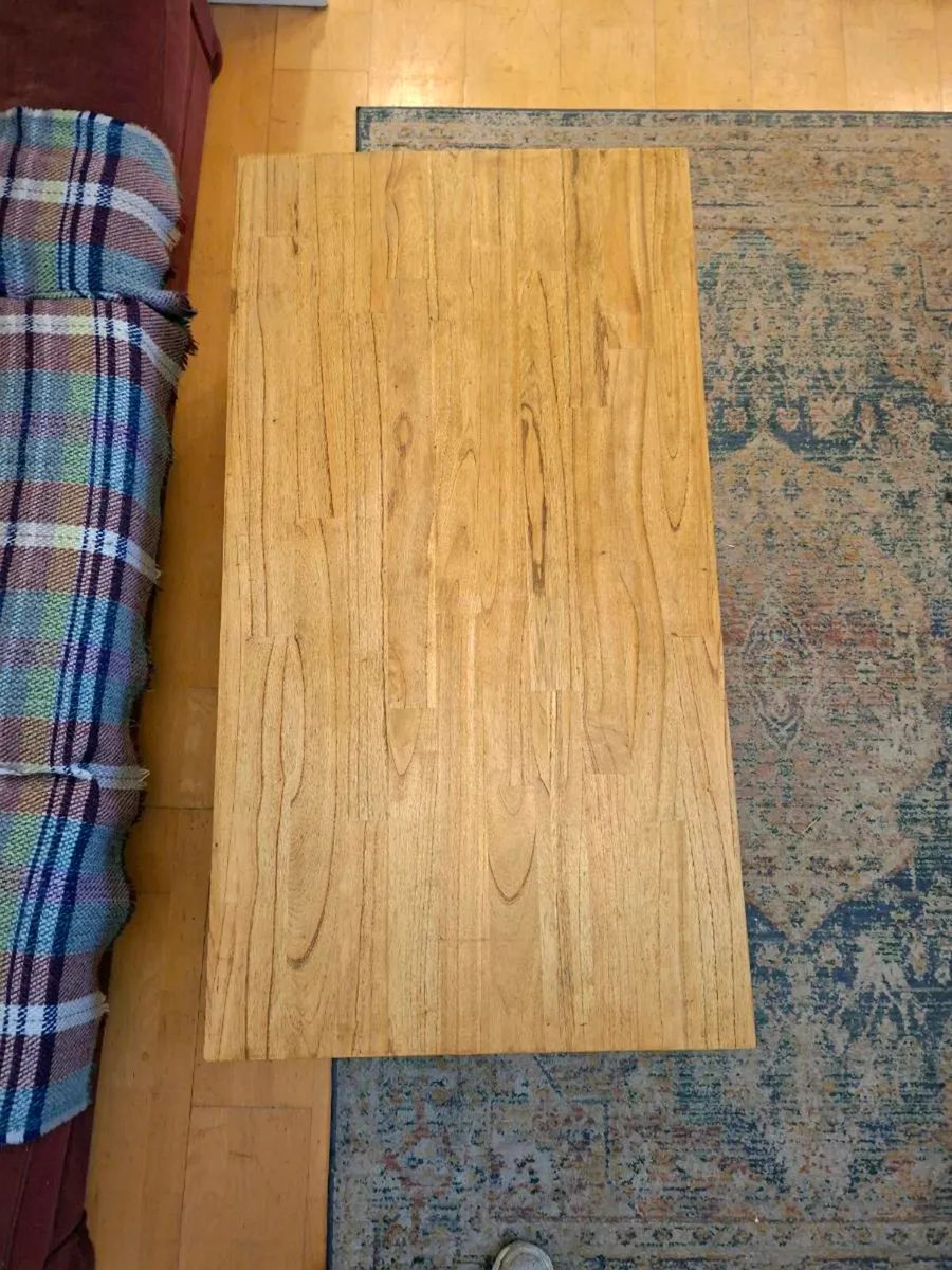 Solid oak coffee table with painted base - Image 2