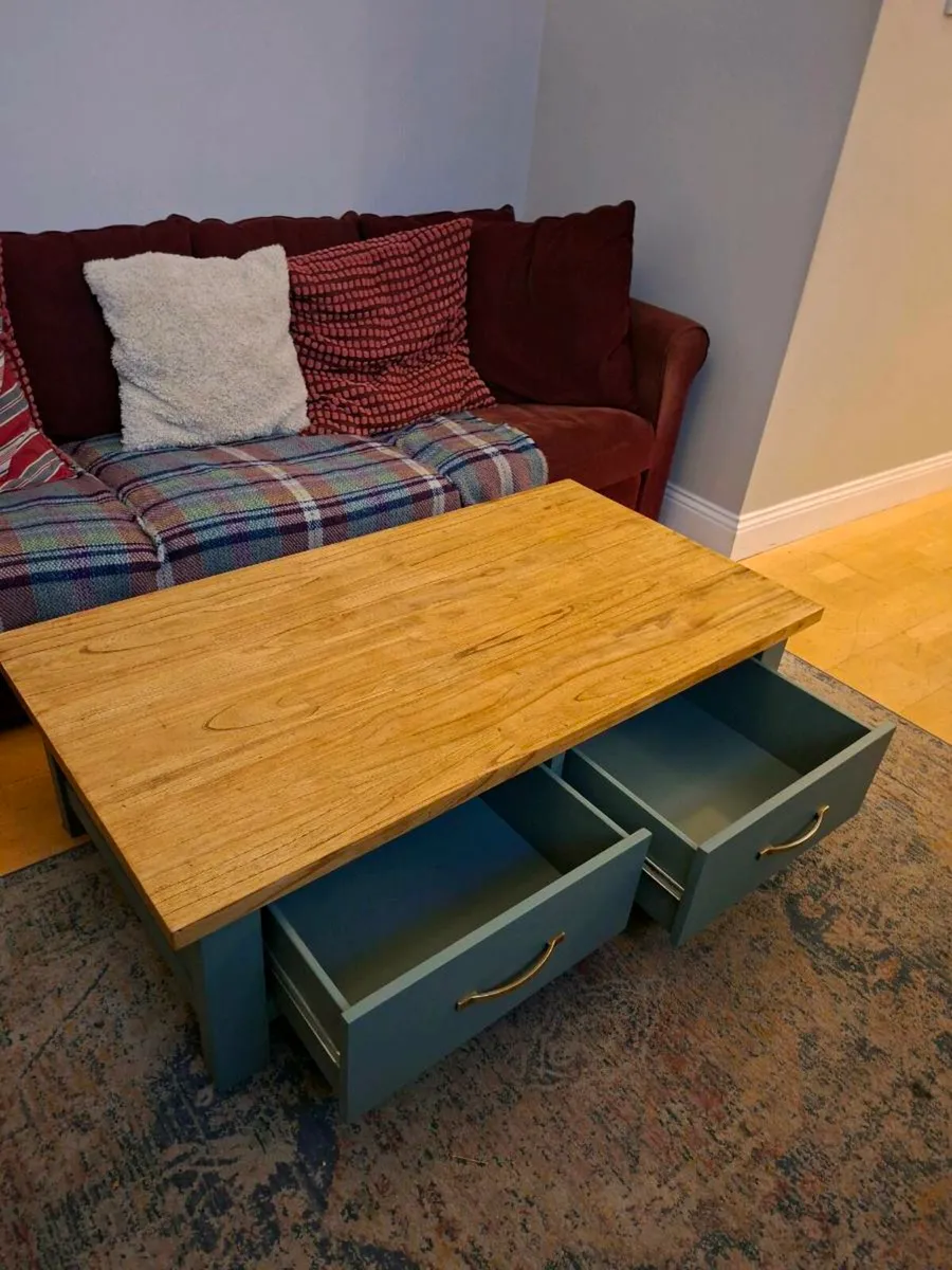 Solid oak coffee table with painted base - Image 3