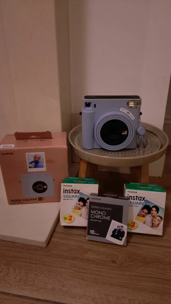 Fujifilm Instax SQ1 Instant Camera - Image 1