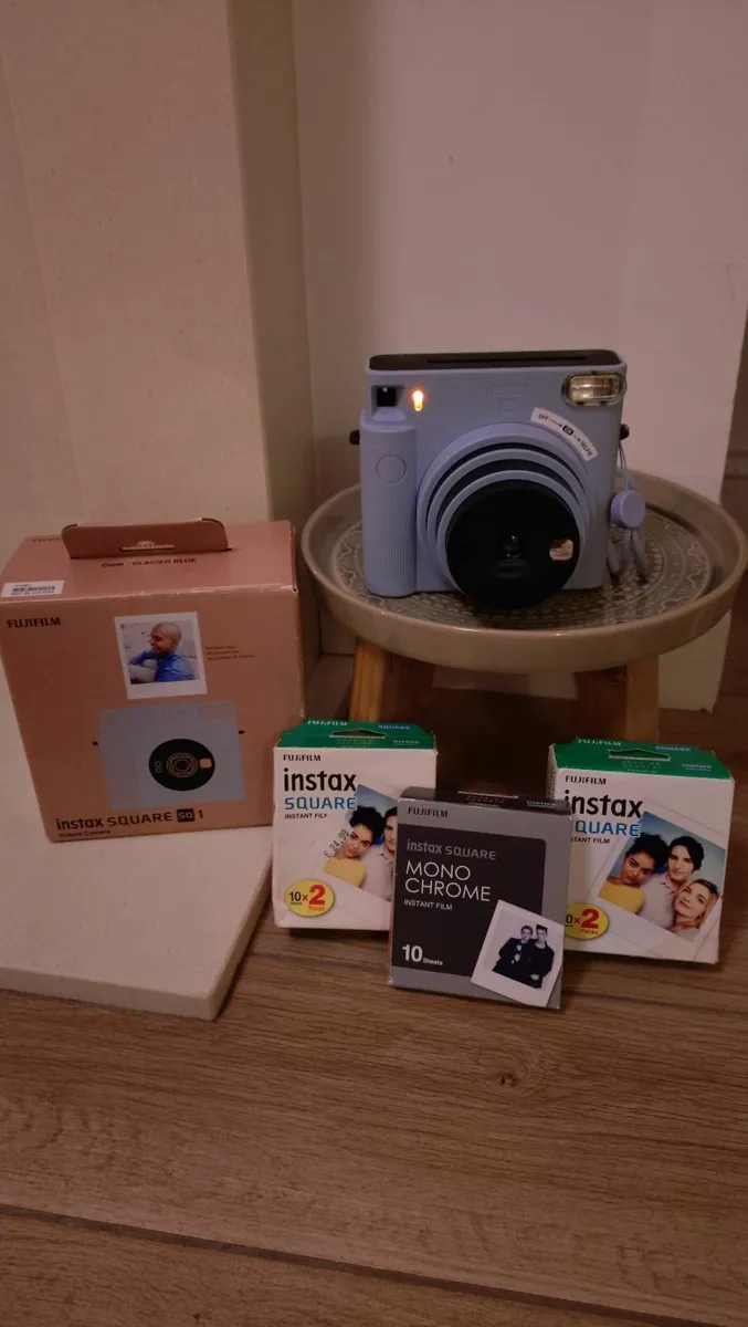Fujifilm Instax SQ1 Instant Camera - Image 2