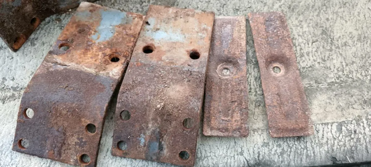 Cubicle mats and brackets - Image 2