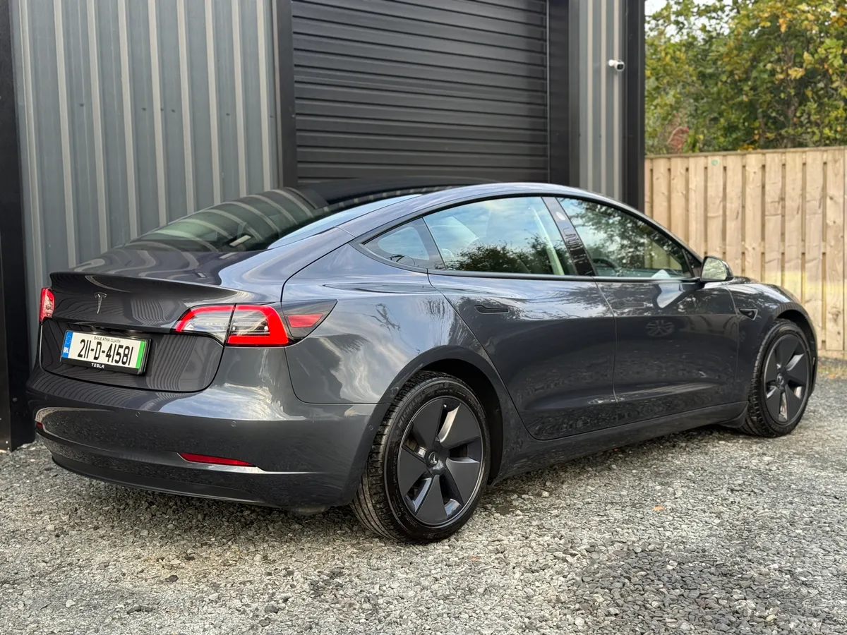 211 Tesla Model 3 Standard Range Plus - Image 4