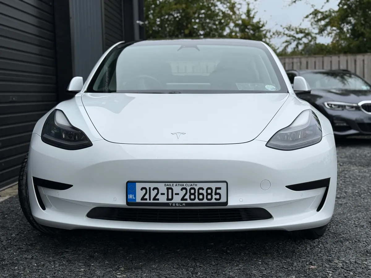 Tesla Model 3 2021 - Image 2