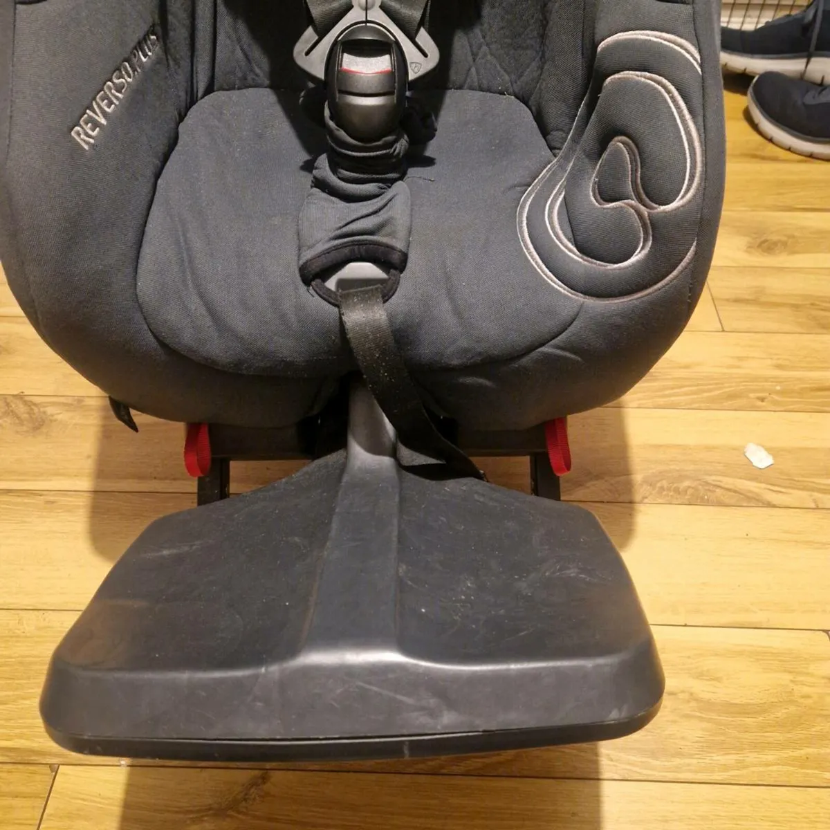 Isofix reverse facing car seat - Image 2