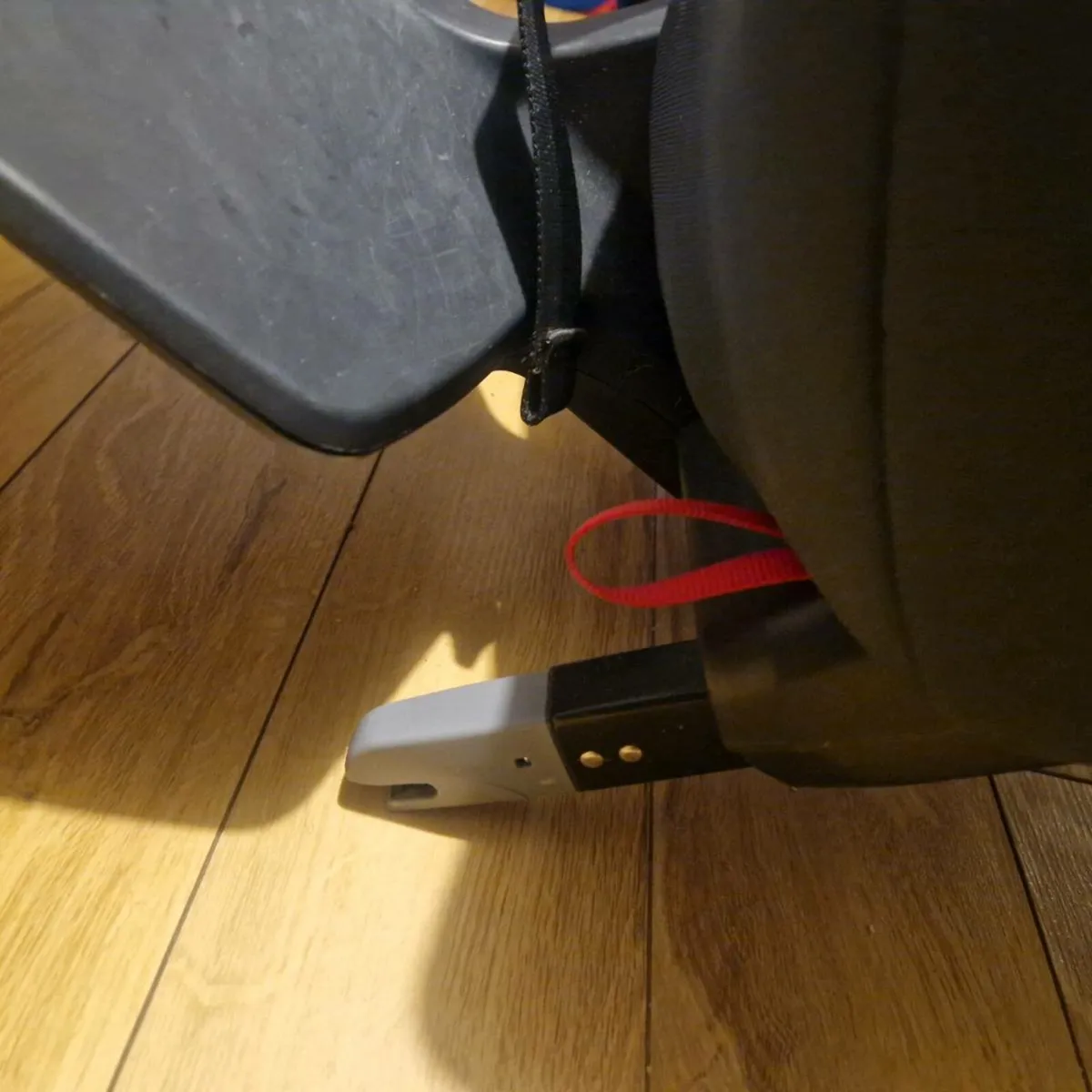 Isofix reverse facing car seat - Image 4