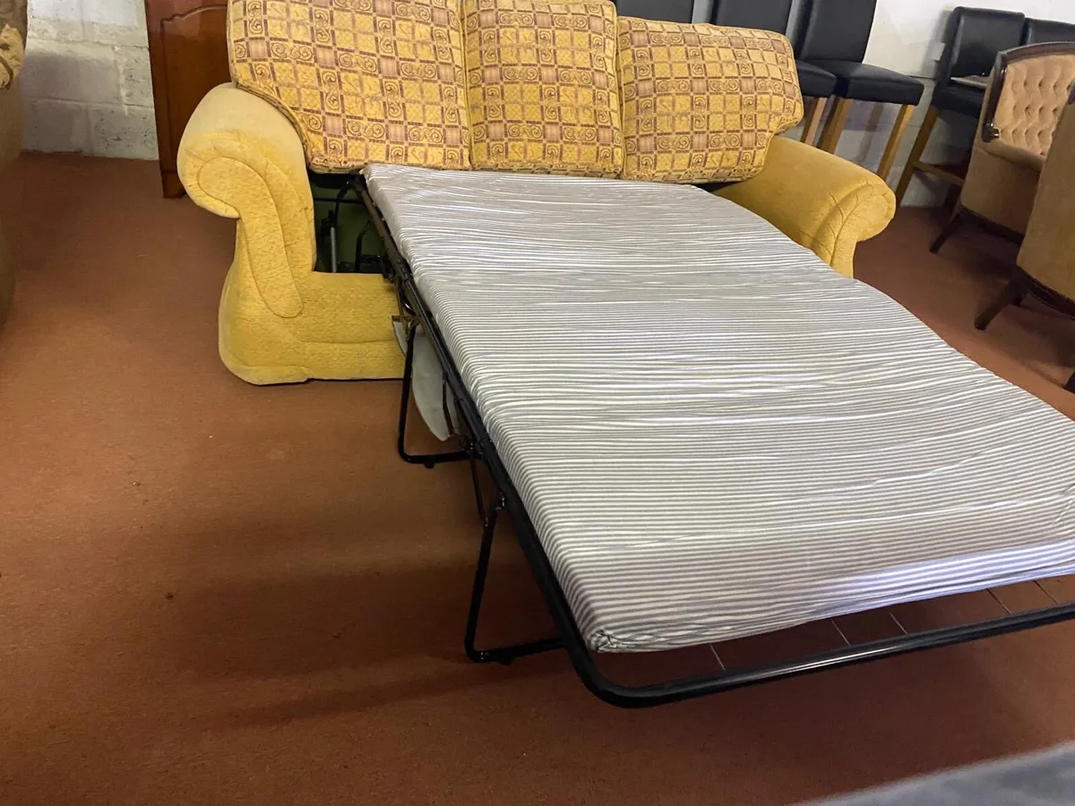 3 Seater Bed Settee - Image 2