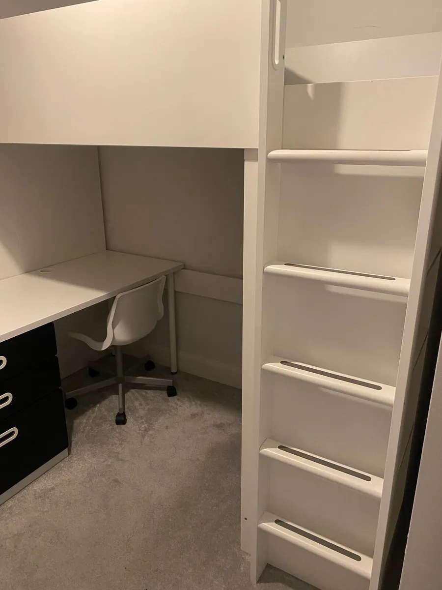 Kids bed and wardrobe set - Image 1