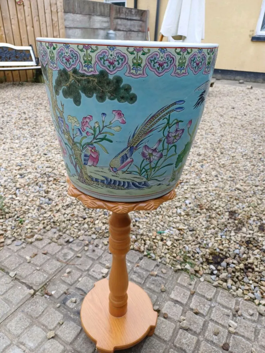 20th Century Chinese Porcelain Jardinière - Image 2