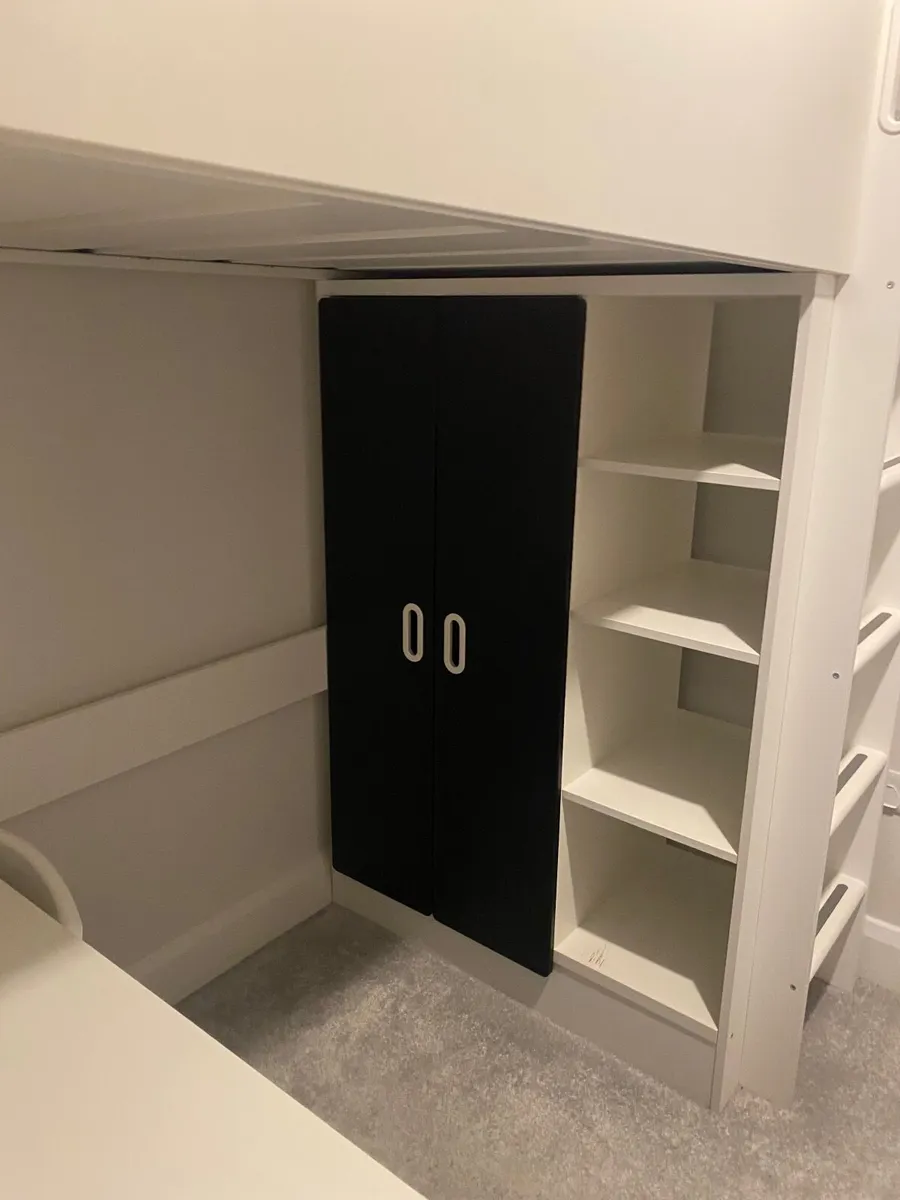 Kids bed and wardrobe set - Image 3