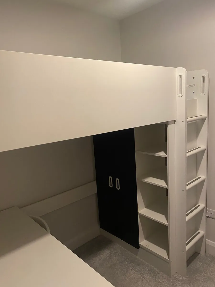 Kids bed and wardrobe set - Image 4