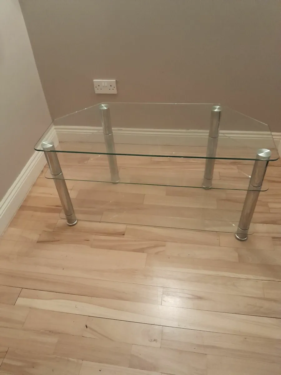 Glass tv table - Image 1