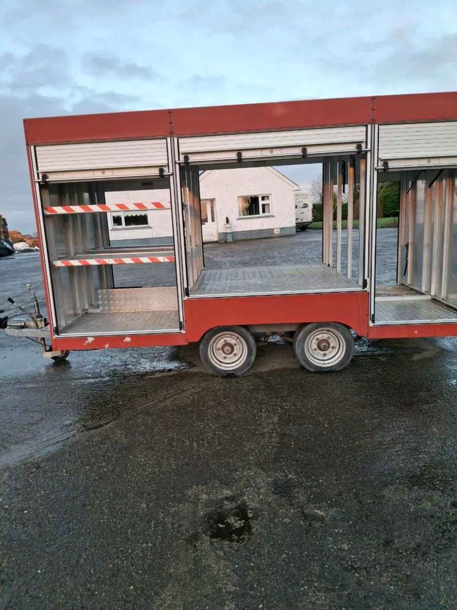 Display trailer - Image 2