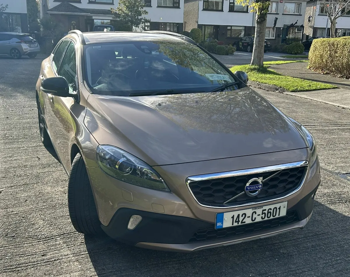 Volvo V40 2014 - Image 1