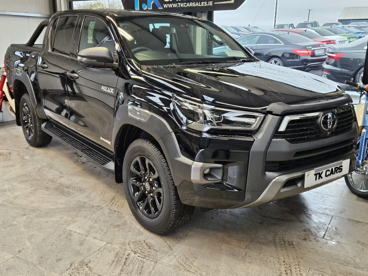 251 TOYOTA Hi-LUX INVINCIBLE CREW CAB COMMERCAL - Image 1