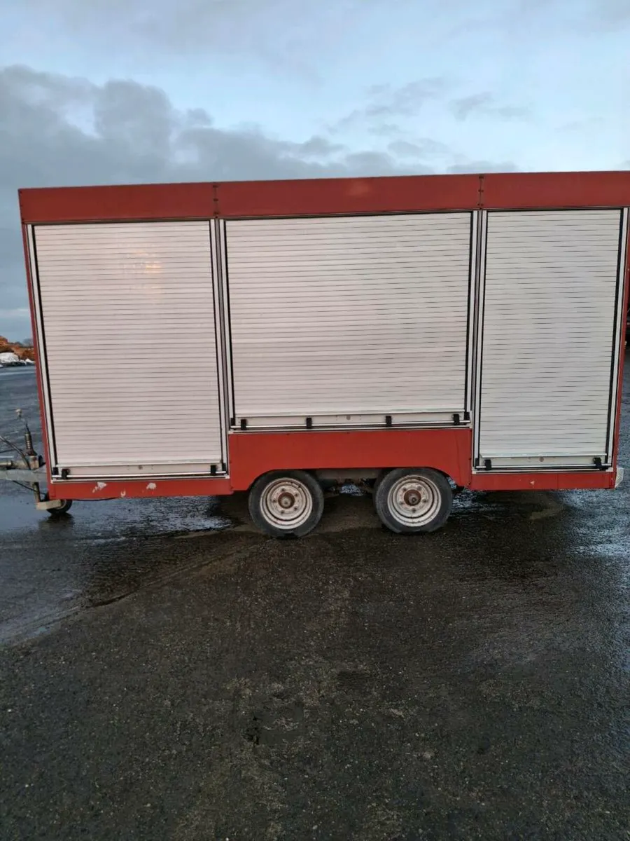 Display trailer - Image 1