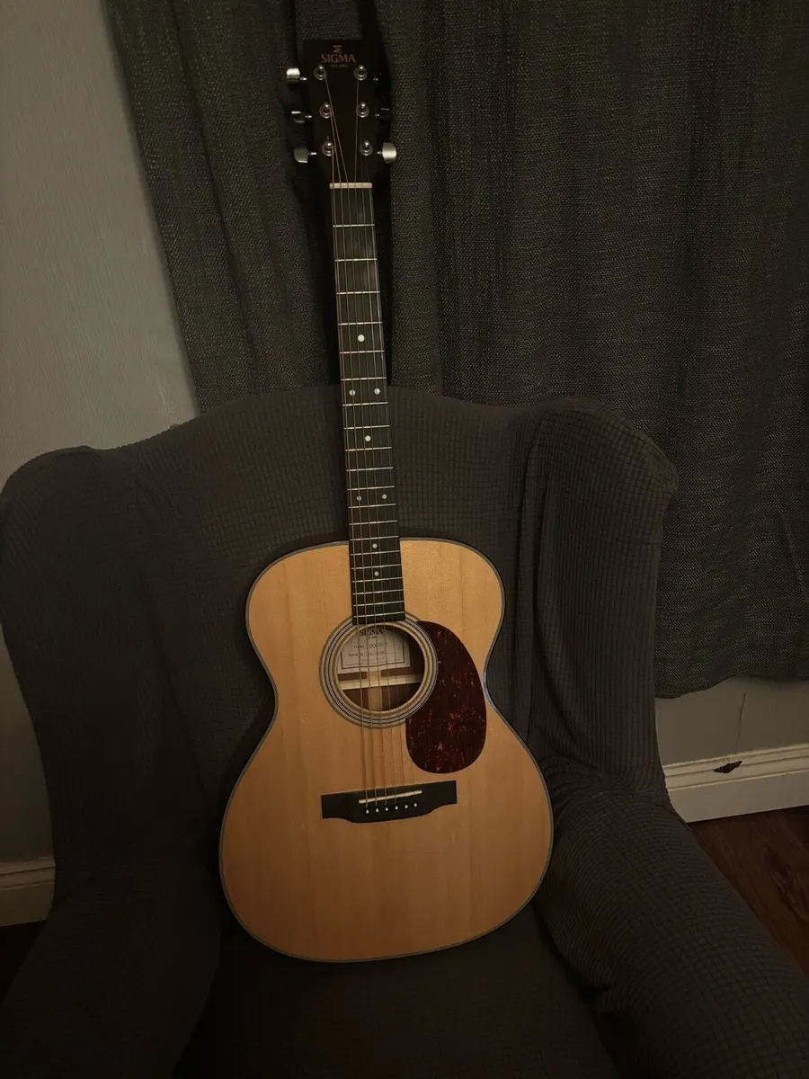 Sigma 000 size guitar with bag - Image 1