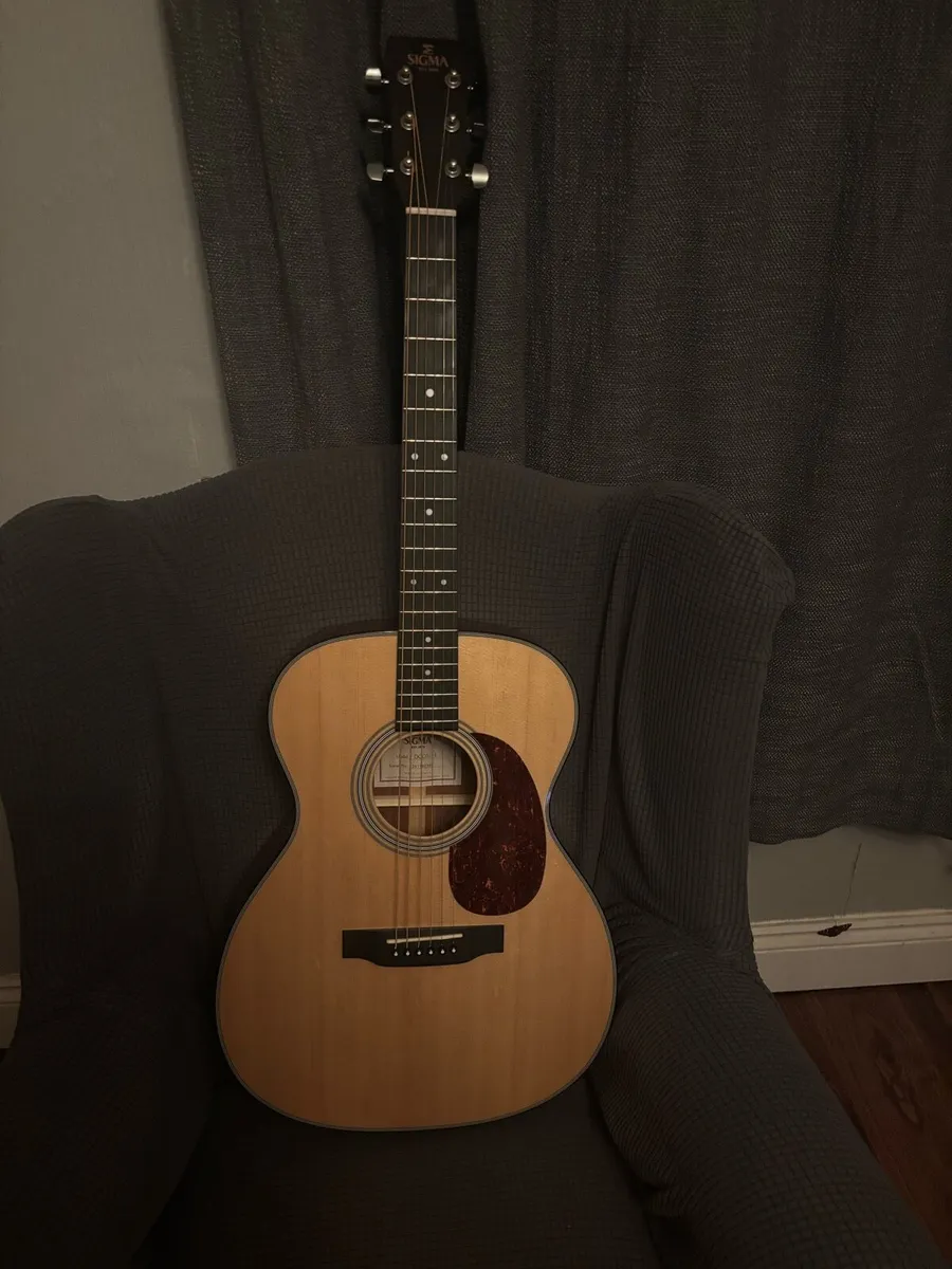 Sigma 000 size guitar with bag - Image 2