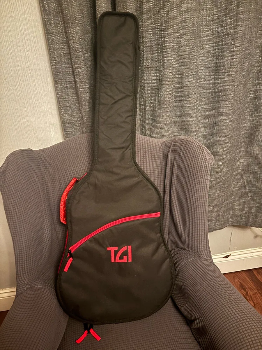 Sigma 000 size guitar with bag - Image 3