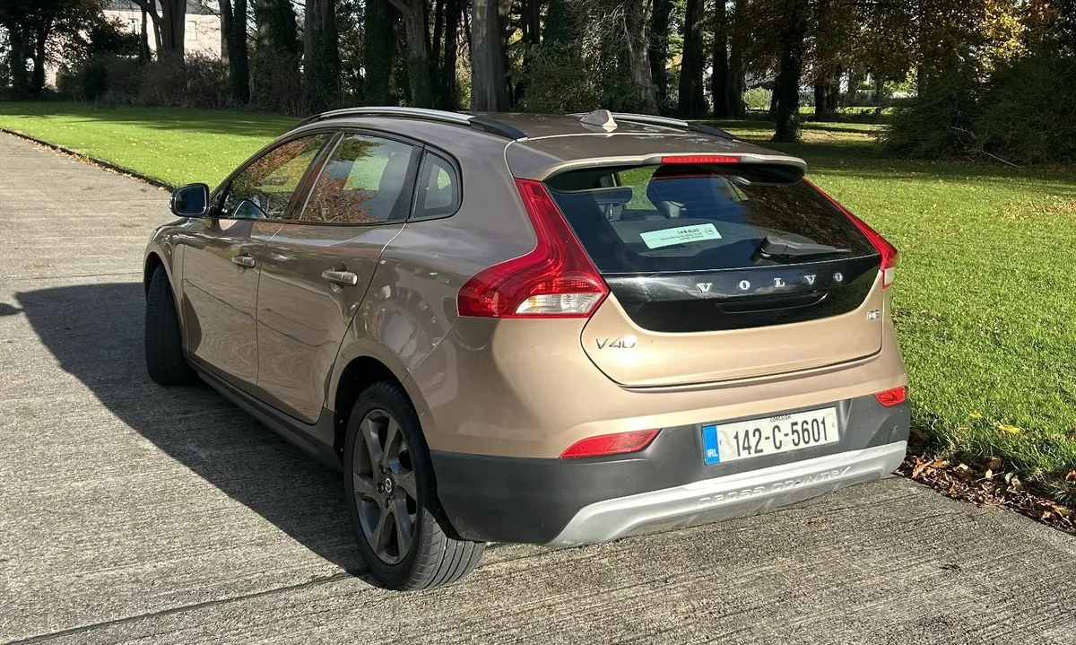 Volvo V40 2014 - Image 2