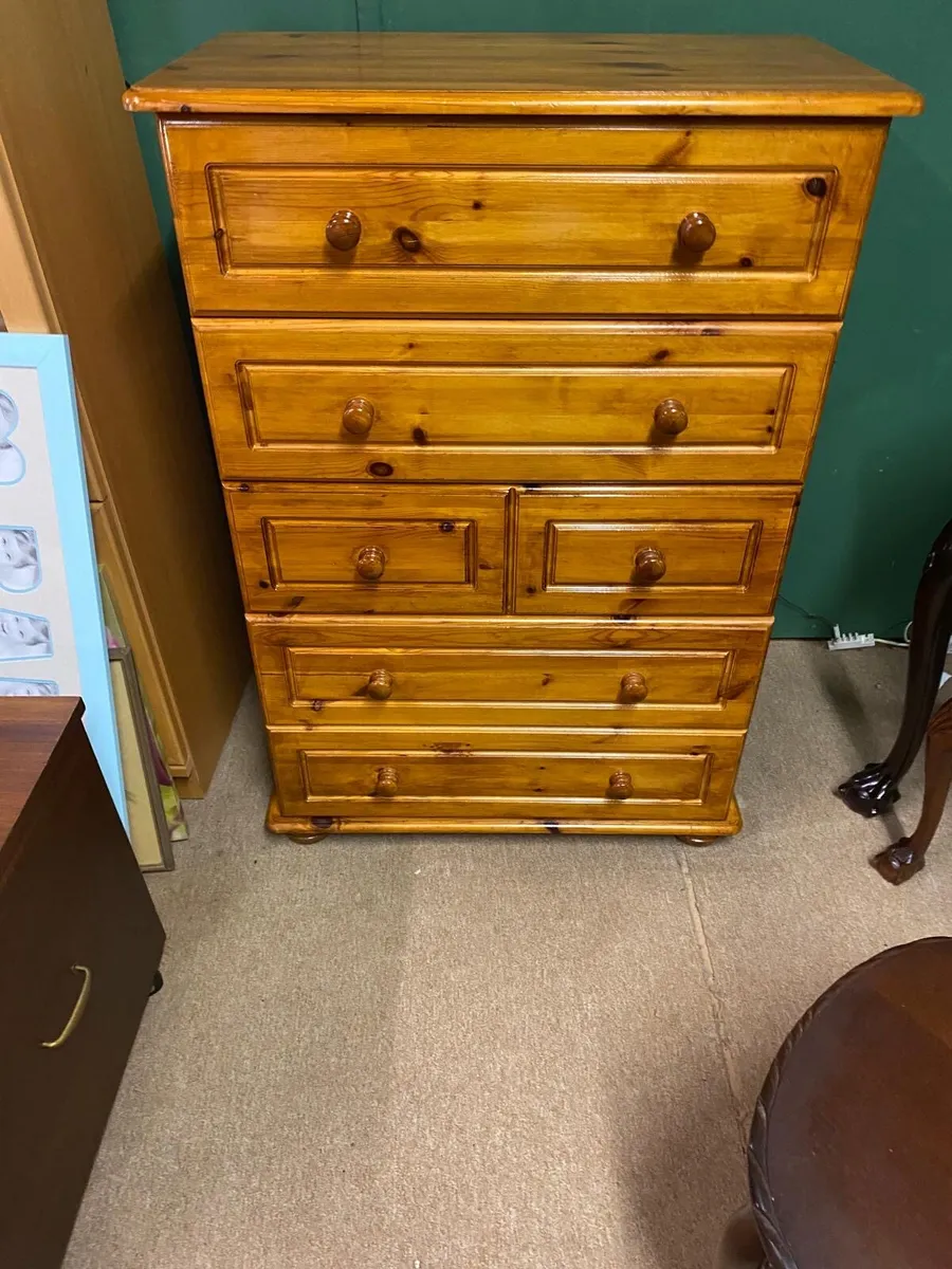 Pine chest of drawers