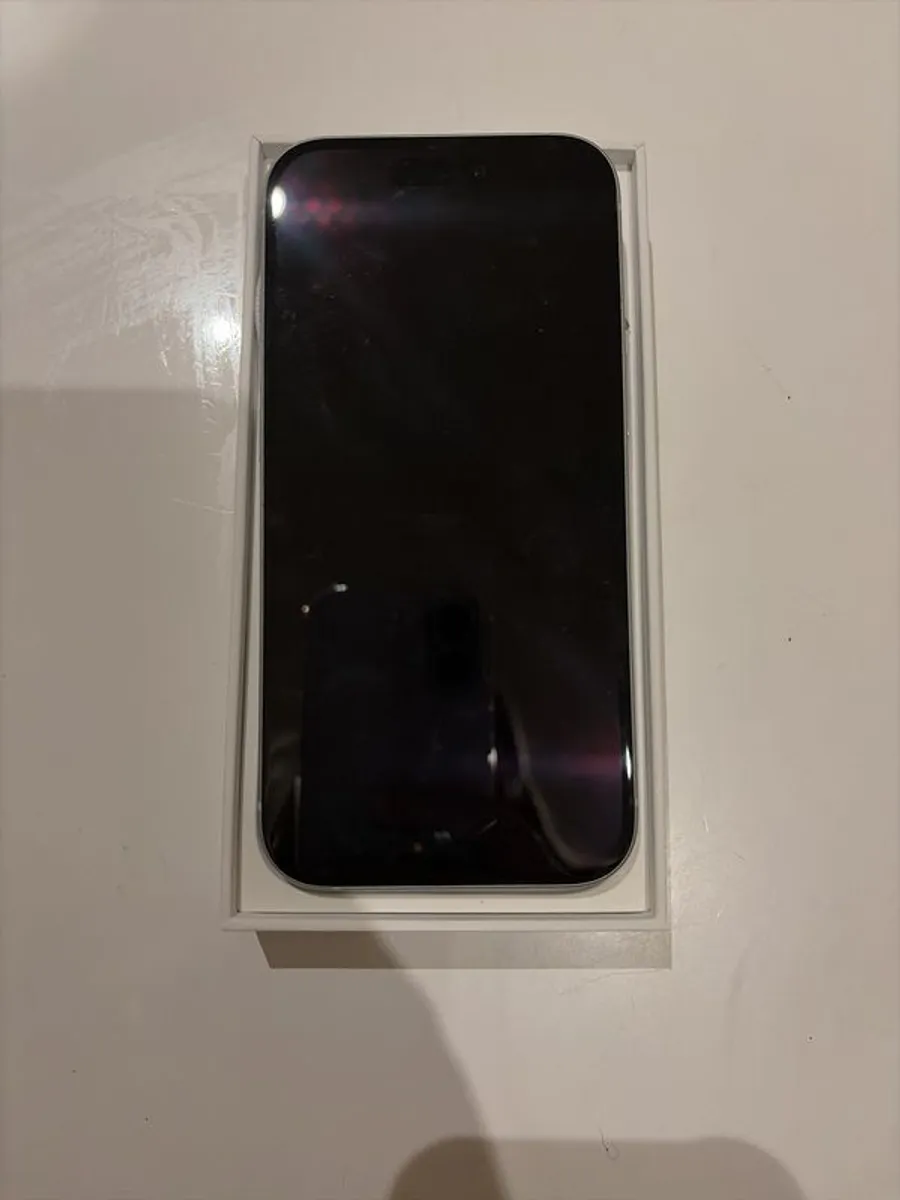 iPhone 15 - Image 2