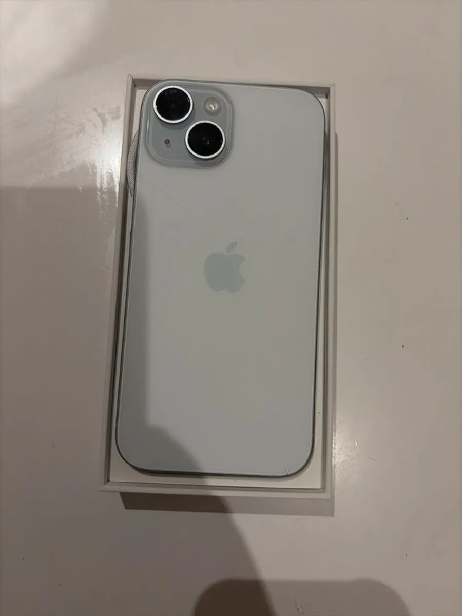 iPhone 15 - Image 3