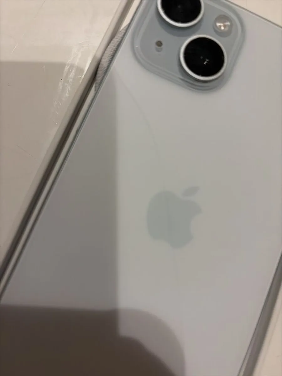iPhone 15 - Image 4